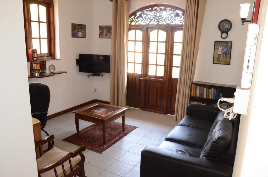 Gondolas Holiday Lanka Ragama Экстерьер фото
